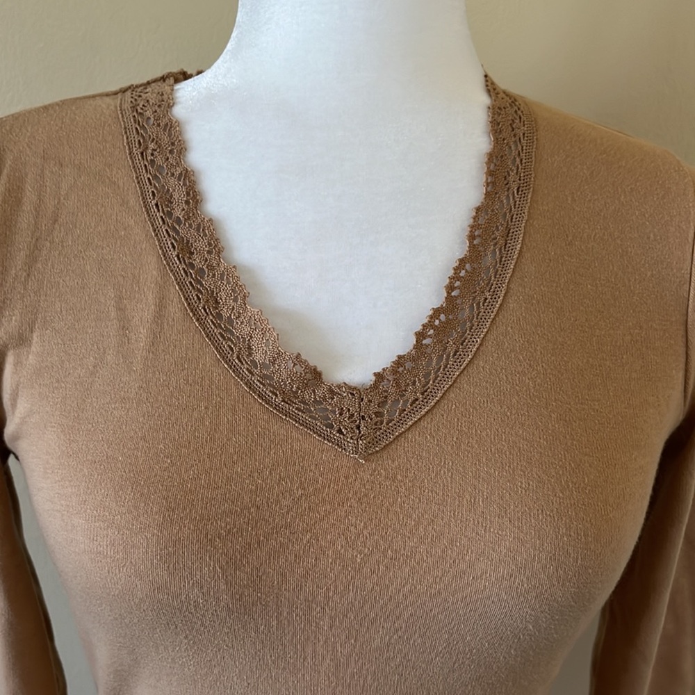 Camel colored lace V-neck top - Picture 2 of 11